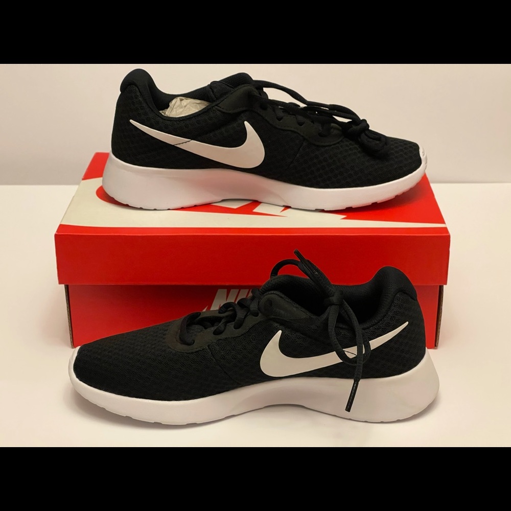 Nike Women’s Plain Gymnastics Shoes Black/Wh 7.5